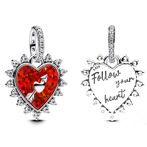 Charm Opálově červený přívěsek srdce s šipkou, přívěsek na náramek symbol