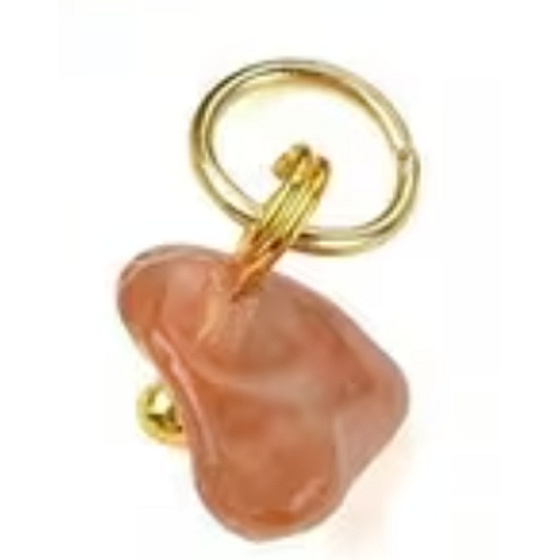 Red Aventurine – mini pendant made of natural stone approx. 0.8–1.2 cm, gold finish | Talisman of energy and courage