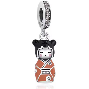 Charm Japonsko - panenka Kokeshi v hnědo-oranžovém kimonu - japonská elegance, přívěsek na náramek cestování