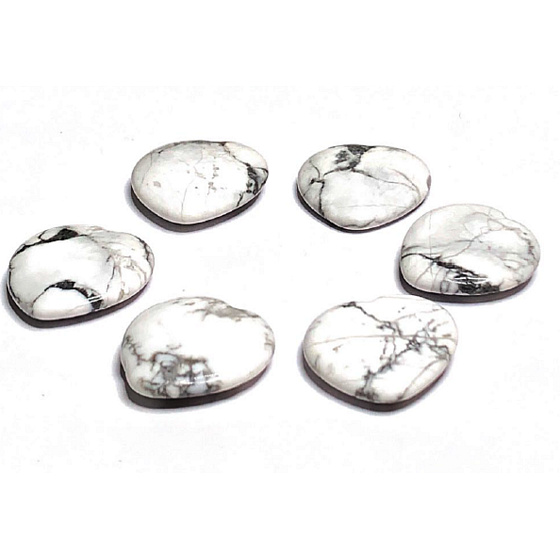 Magnesite / Howlite white Hmatka, healing gemstone in the shape of a heart natural stone 3 cm 1 piece, cleansing stone