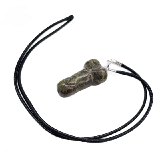 Heliotrop (bloodstone) amulet ve tvaru penisu, přívěsek z přírodního kamene, ručně broušený, 3 cm, symbol plodnosti a kámen odvahy