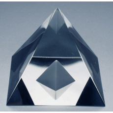 Glass pyramid in a 50 mm crystal pyramid